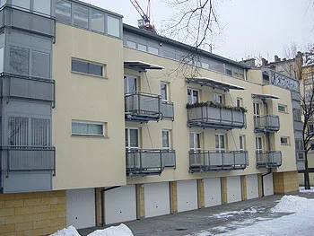 Trzypiętrowy budynek mieszkalny z garażami przy ul. Królowej Jadwigi 7a na Salwatorze